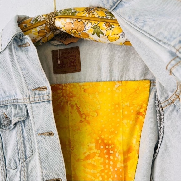 Custom Made Levi’s Recycled Rainbow PRIDE Upcycled Button Jacket Medium - Picture 16 of 16